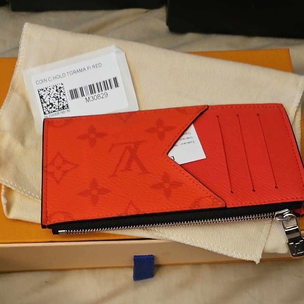 NWT LOUIS VUITTON TAIGARAMA CARD/COIN HOLDER-FIRE RED